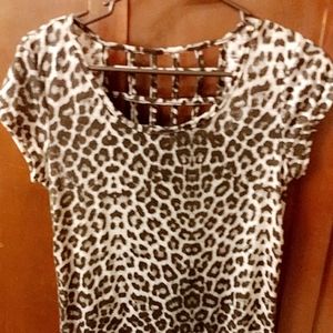 Super cute top!